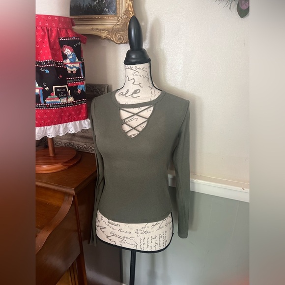 Hollister Tops - Hollister Green Crisscross Neck Long Sleeve Top